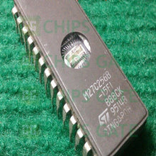 St M27C256B-15F1