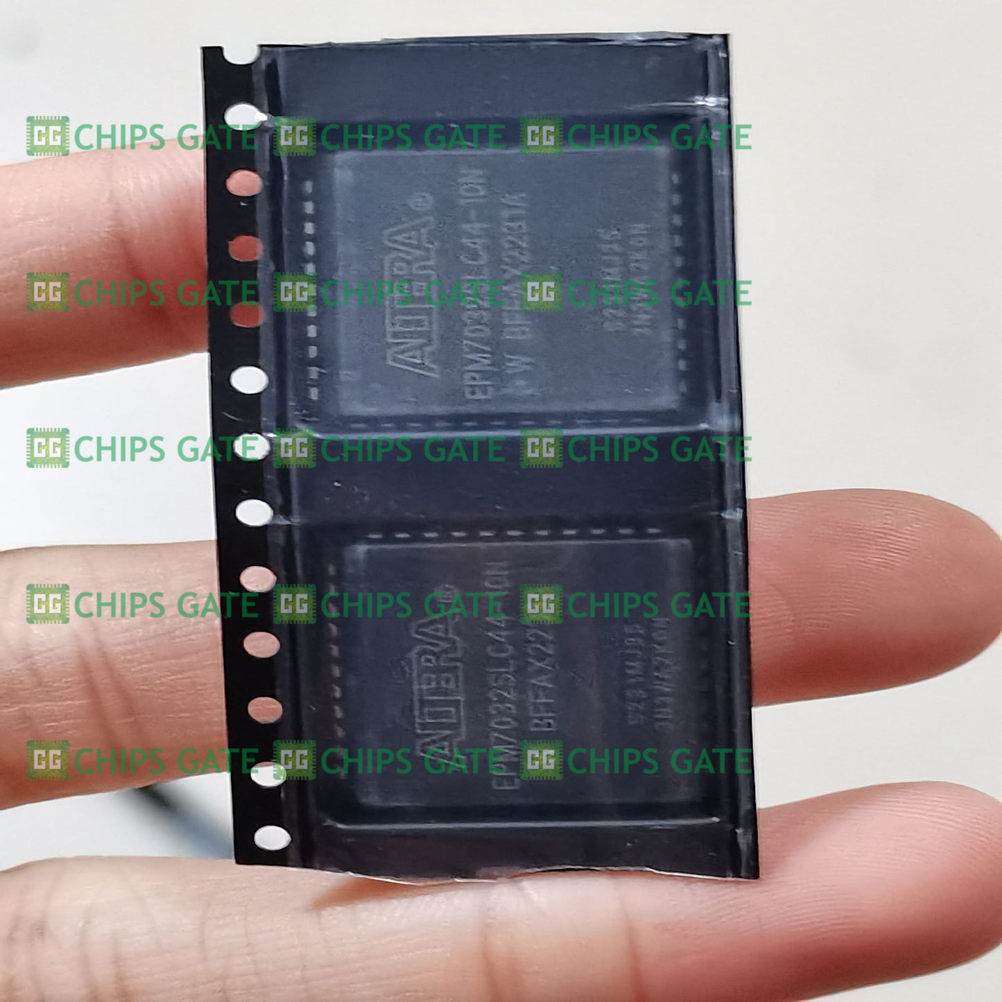 Maximum EPM7032SLC44-10N