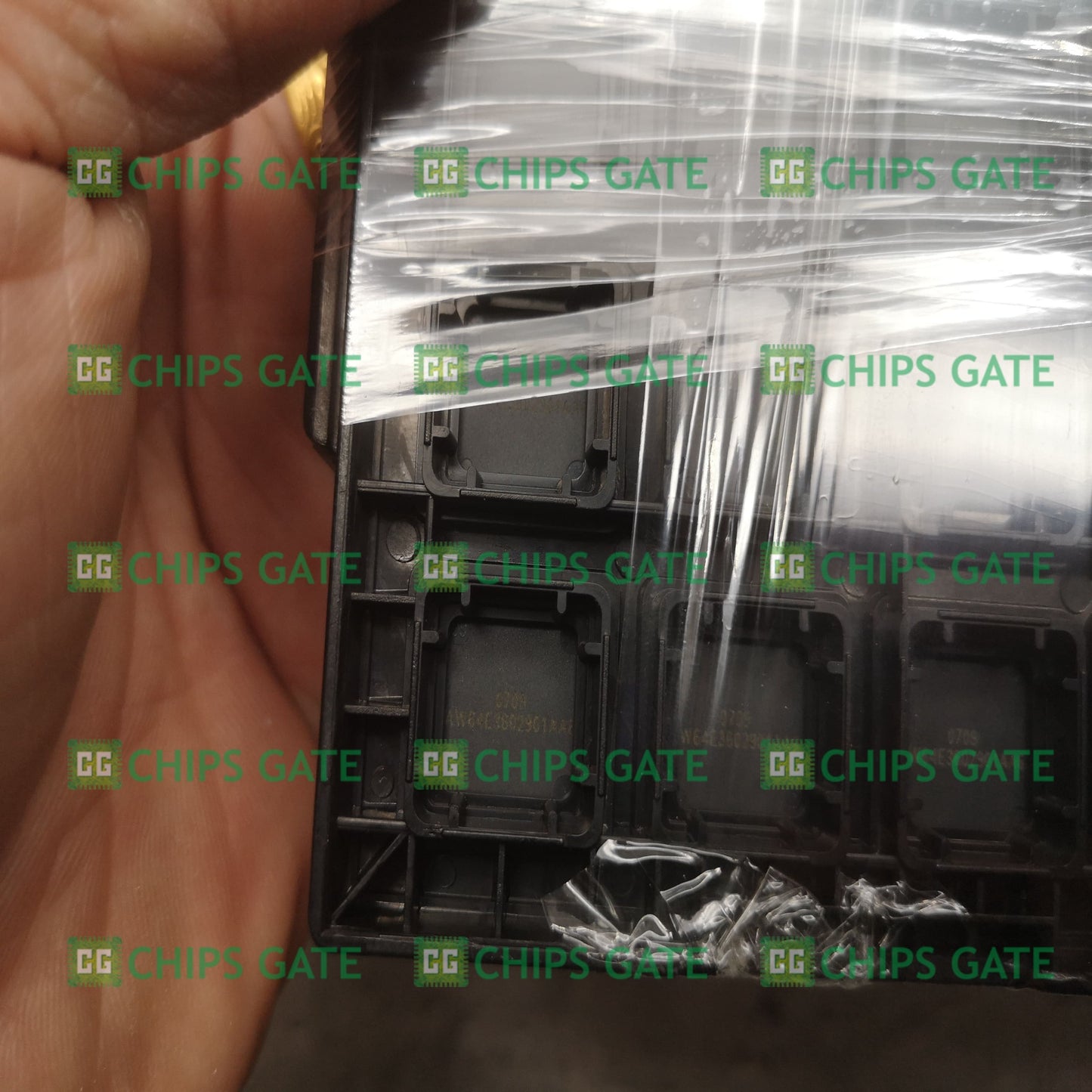 Lattice LCMXO640C-4T100C