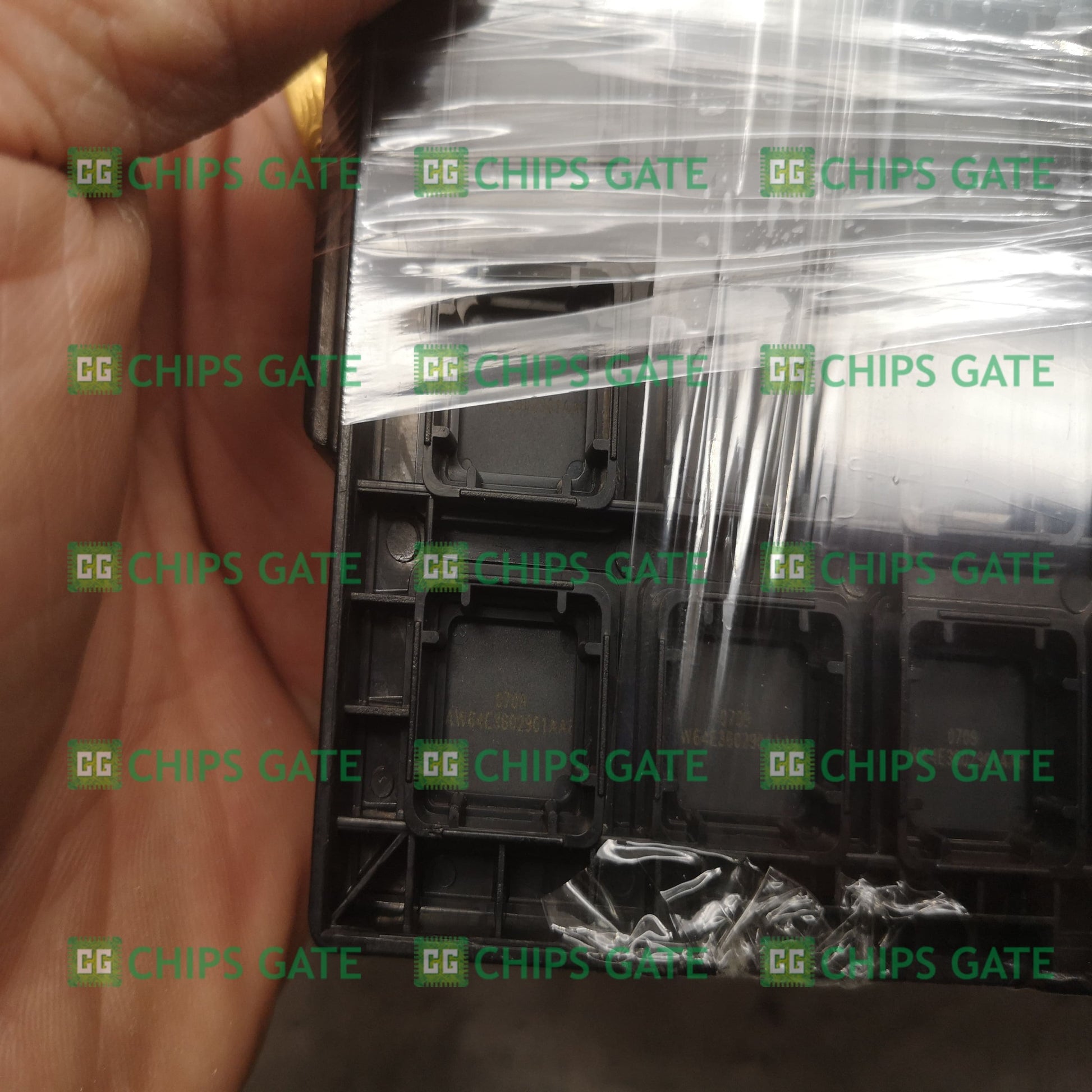 Lattice LCMXO640C-4T100C